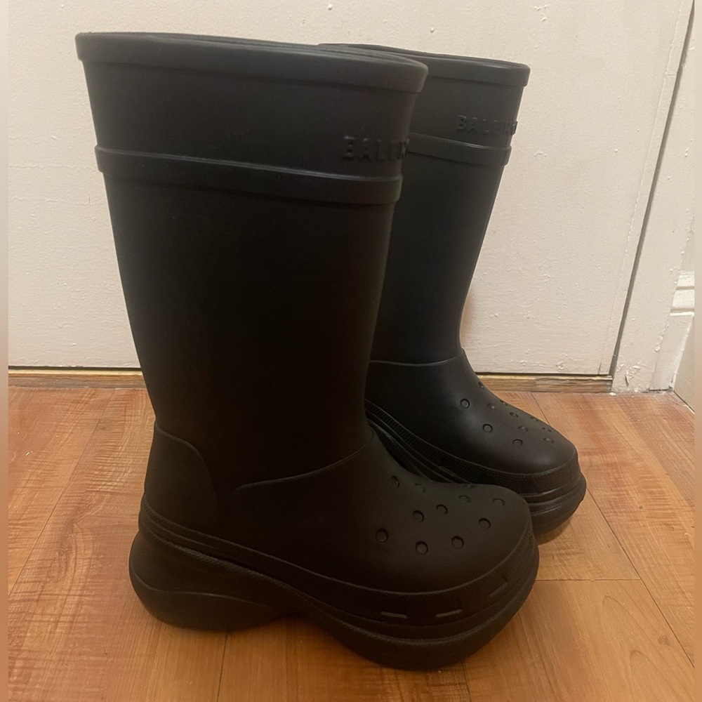 Excellent condition Balenciaga Croc boots‼️